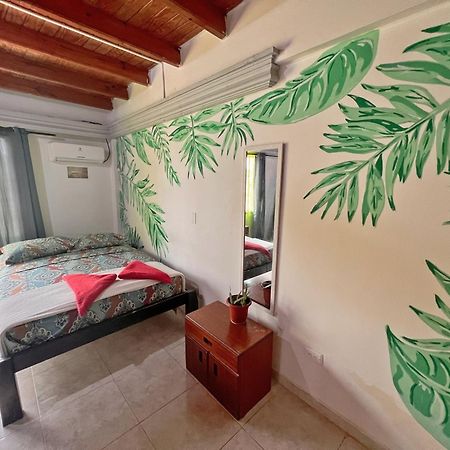 Hostal Mom Mariela San Andrés Exterior photo