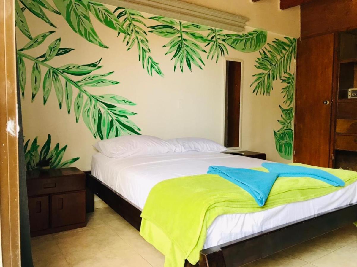 Hostal Mom Mariela San Andrés Exterior photo