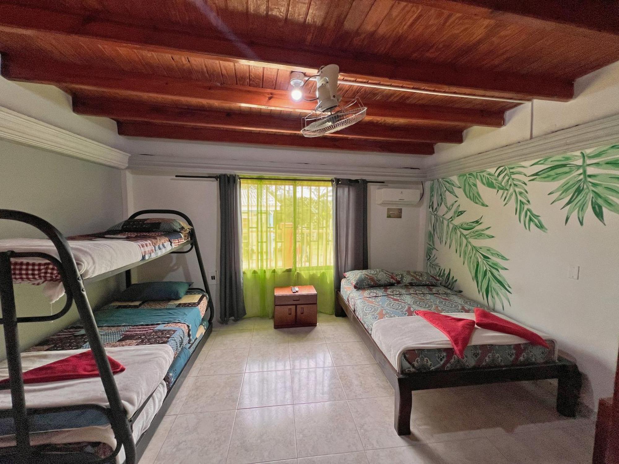 Hostal Mom Mariela San Andrés Exterior photo